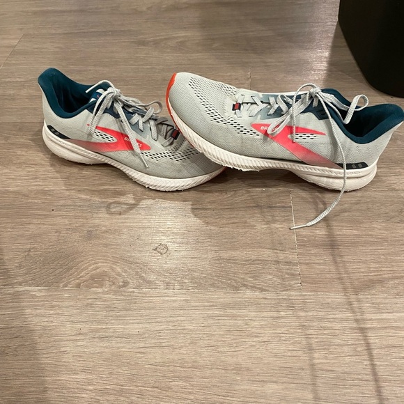 Brooks Shoes - Brooks Women’s Launch 8 Running shoe size 10